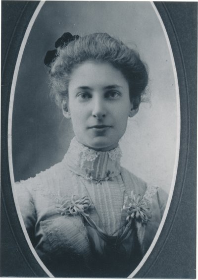 Alice M [Mrs Robert] Fraleigh 1 May 1904 Evertt MA.jpg