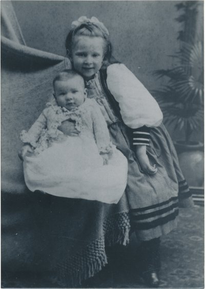 Martha 5 yr 6 mo and Philip 6 mo 10 d Fraleigh Washington DC.jpg